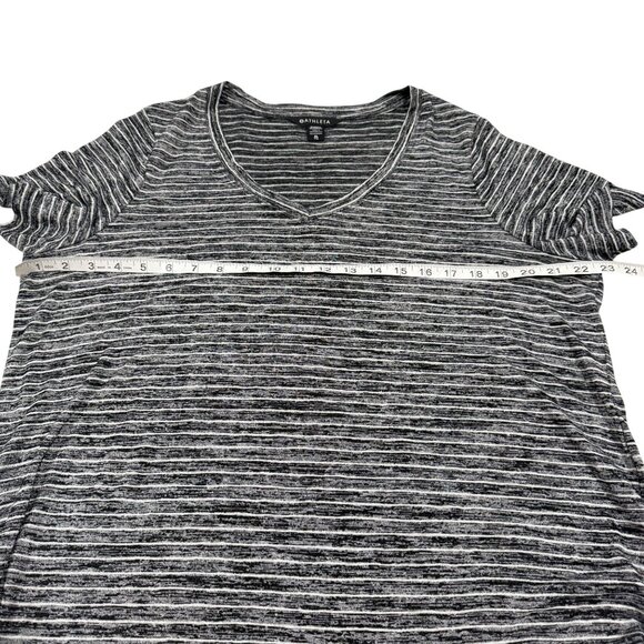 Athleta‎ Breezy Scoop V-Neck Tee Black Gray Stripe Size XL - Picture 6 of 7